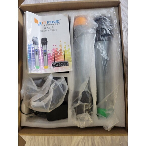 Karaoke Dual Channel UHF Dual Channel Wireless 2 Microphone System - Picture 2 of 5